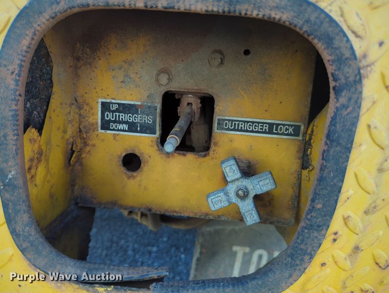 image for item LY9480 2000 International 4700  utility / service truck