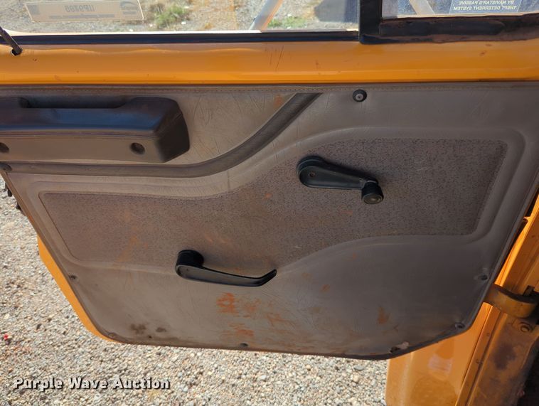 image for item LY9480 2000 International 4700  utility / service truck