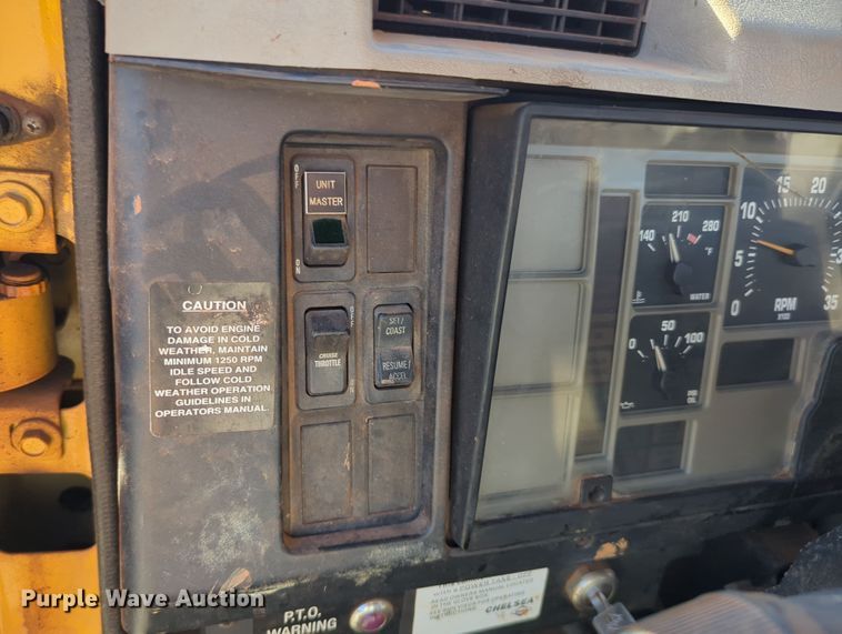 image for item LY9480 2000 International 4700  utility / service truck