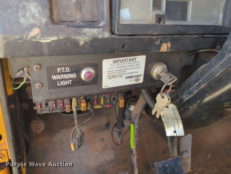 image for item LY9480 2000 International 4700  utility / service truck