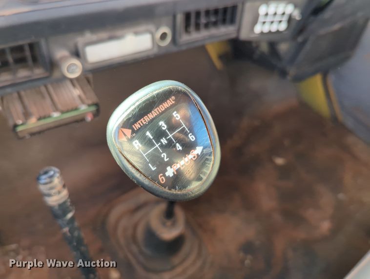 image for item LY9480 2000 International 4700  utility / service truck