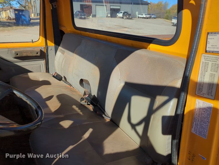 image for item LY9480 2000 International 4700  utility / service truck