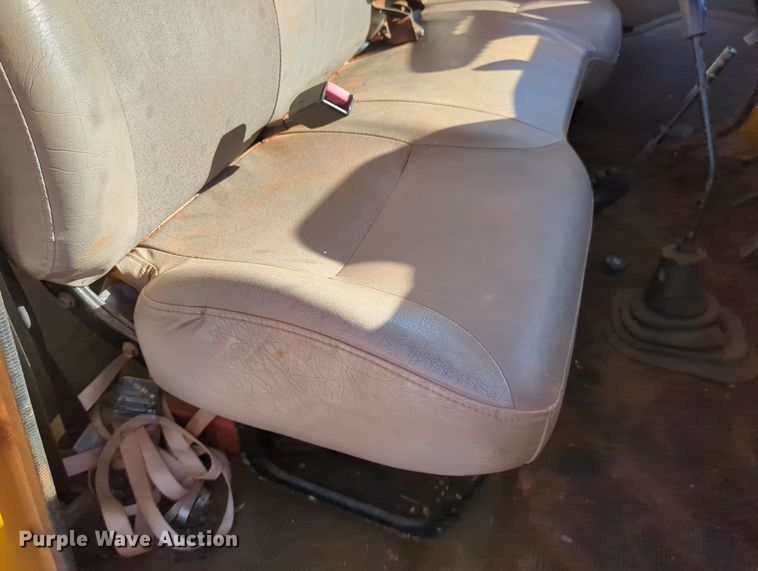 image for item LY9480 2000 International 4700  utility / service truck