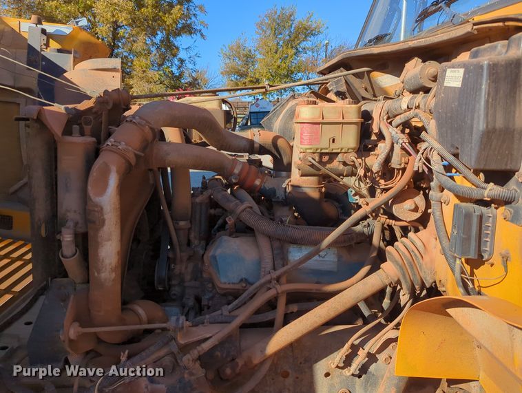 image for item LY9480 2000 International 4700  utility / service truck