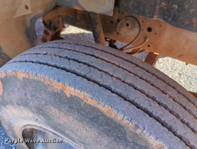 image for item LY9480 2000 International 4700  utility / service truck