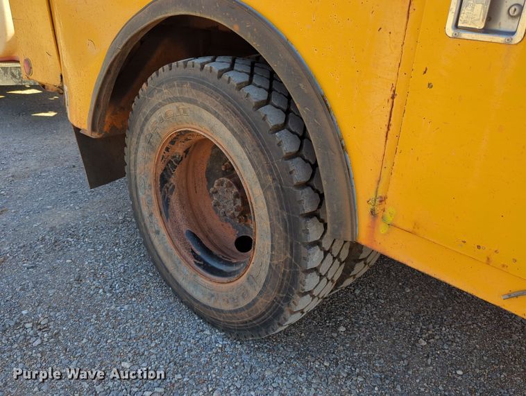 image for item LY9480 2000 International 4700  utility / service truck