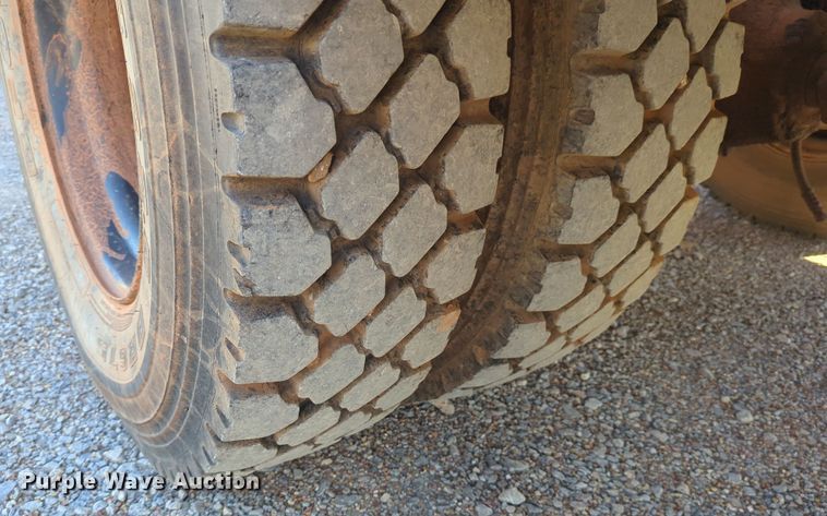 image for item LY9480 2000 International 4700  utility / service truck