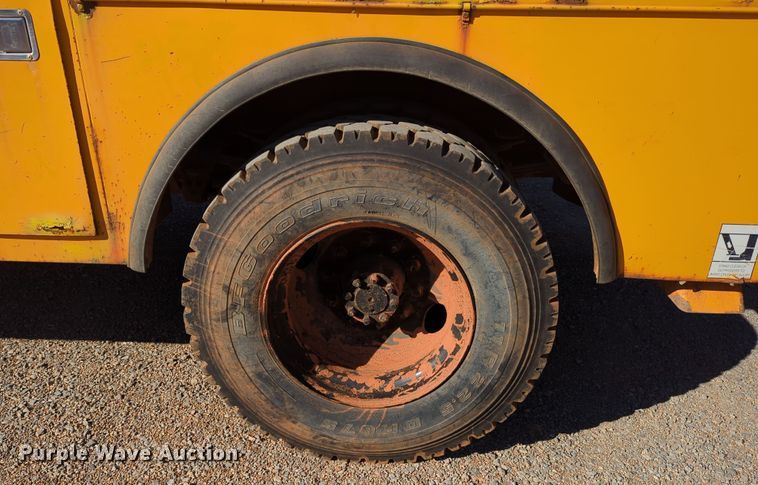 image for item LY9480 2000 International 4700  utility / service truck