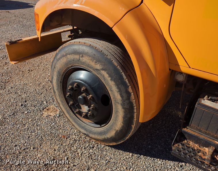 image for item LY9480 2000 International 4700  utility / service truck