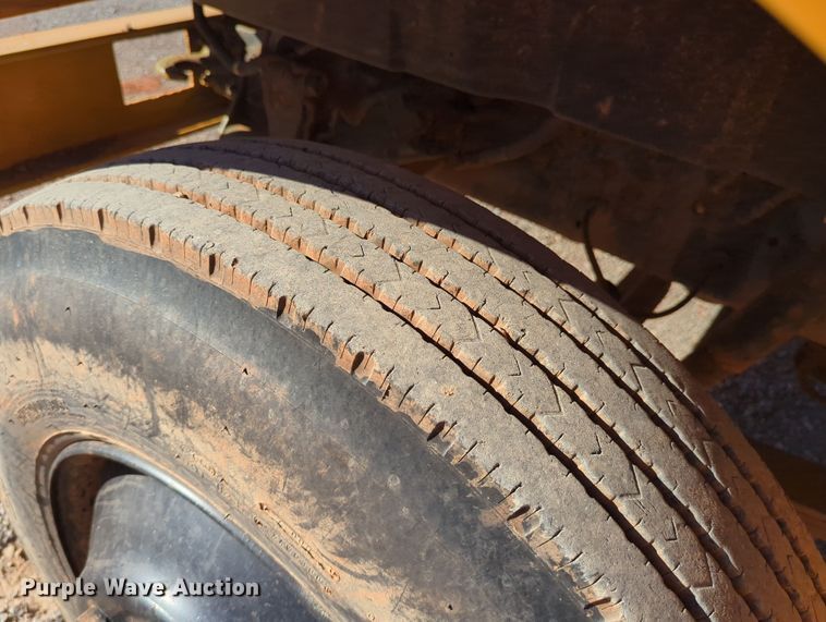 image for item LY9480 2000 International 4700  utility / service truck