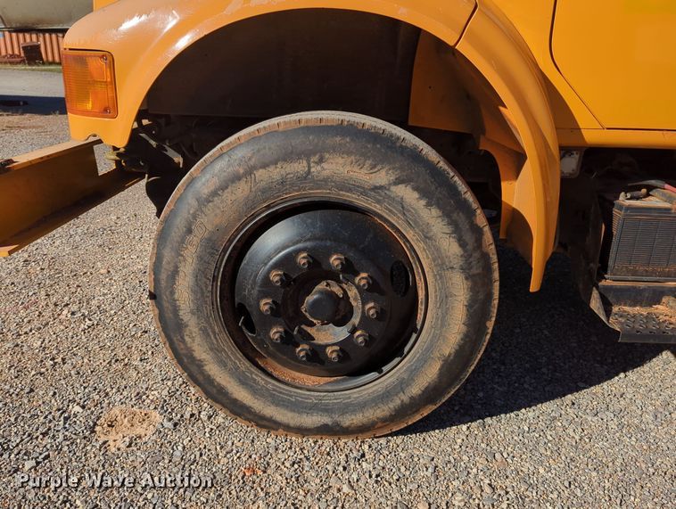 image for item LY9480 2000 International 4700  utility / service truck