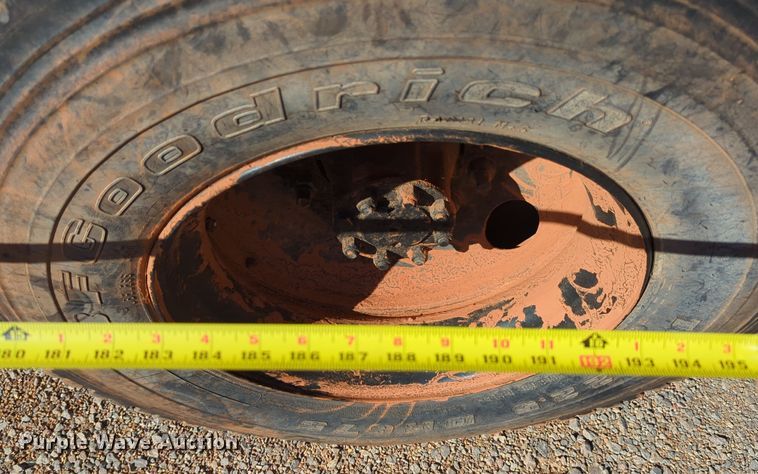 image for item LY9480 2000 International 4700  utility / service truck