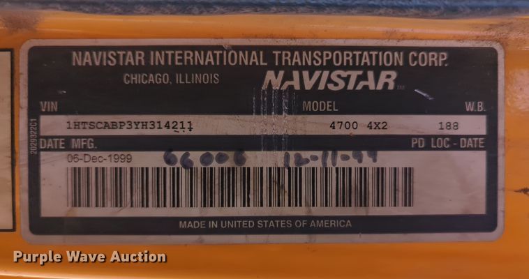 image for item LY9480 2000 International 4700  utility / service truck