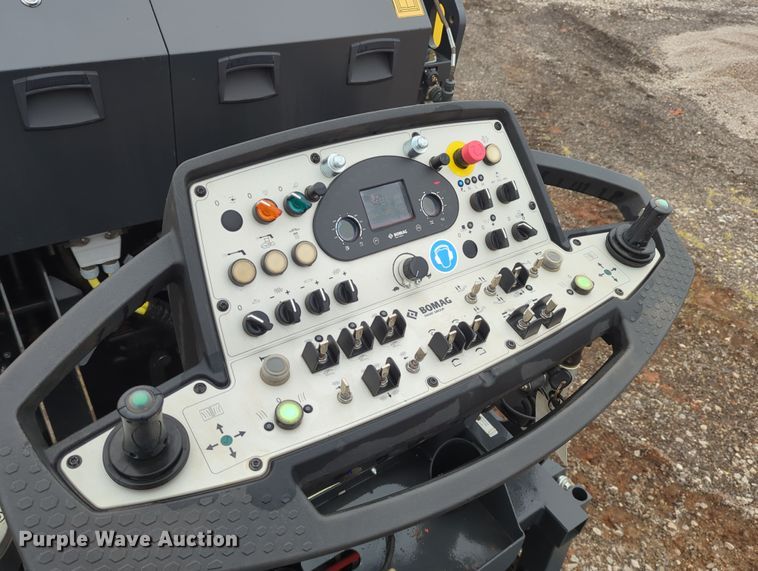 image for item LY9490 2019 Bomag BF 200 C-2  paver