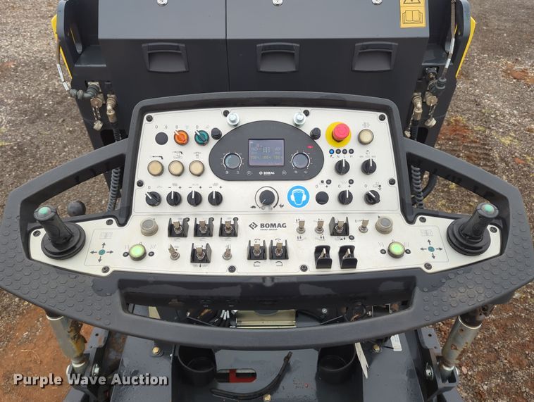 image for item LY9490 2019 Bomag BF 200 C-2  paver