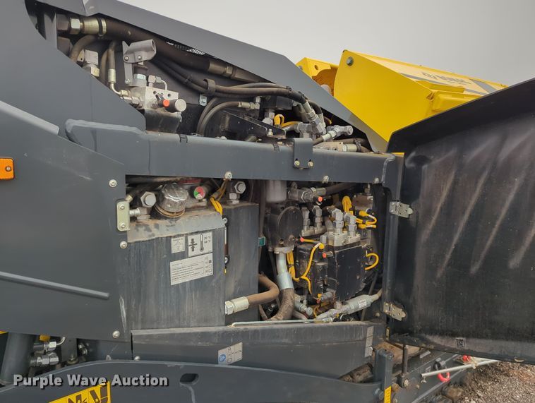 image for item LY9490 2019 Bomag BF 200 C-2  paver