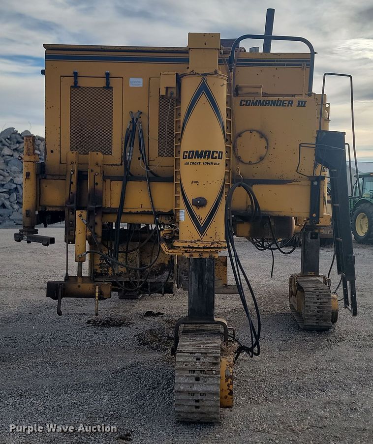 image for item ME9579 1990 Gomaco Commander III GT6300  slip form paver