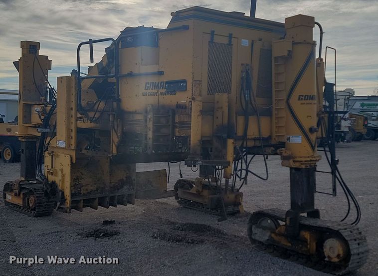 image for item ME9579 1990 Gomaco Commander III GT6300  slip form paver