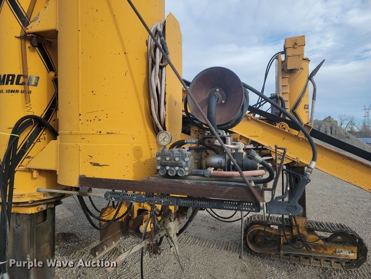 image for item ME9579 1990 Gomaco Commander III GT6300  slip form paver