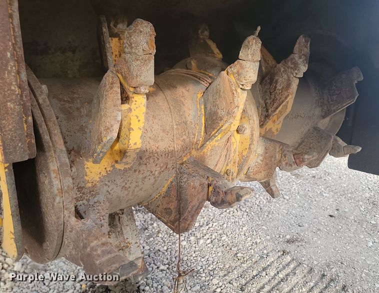 image for item ME9579 1990 Gomaco Commander III GT6300  slip form paver