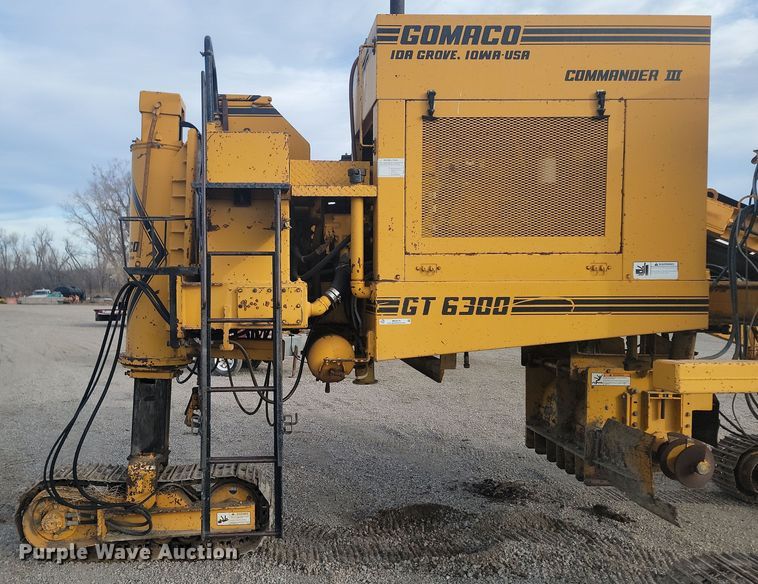 image for item ME9579 1990 Gomaco Commander III GT6300  slip form paver