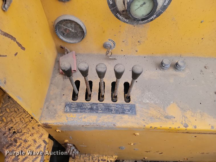 image for item ME9579 1990 Gomaco Commander III GT6300  slip form paver