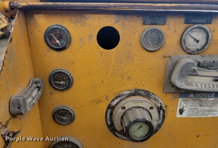 image for item ME9579 1990 Gomaco Commander III GT6300  slip form paver