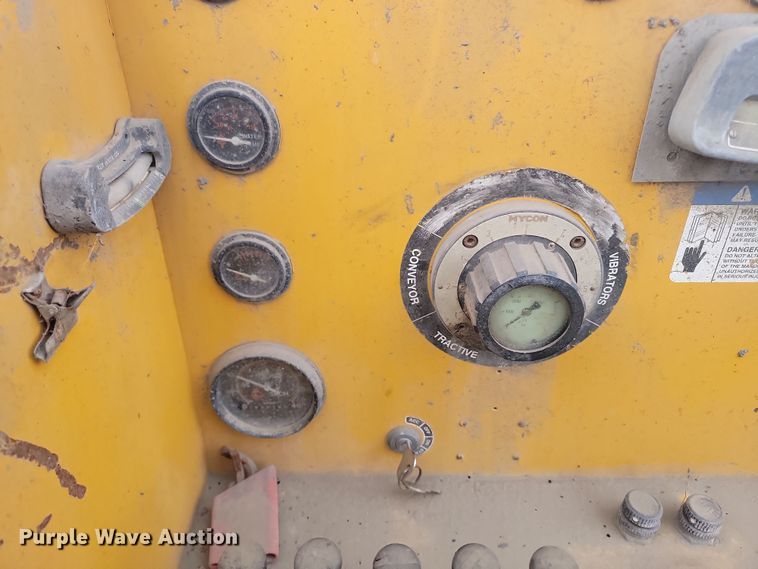 image for item ME9579 1990 Gomaco Commander III GT6300  slip form paver