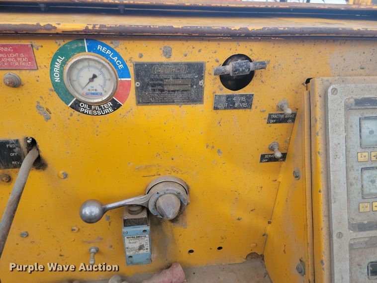 image for item ME9579 1990 Gomaco Commander III GT6300  slip form paver