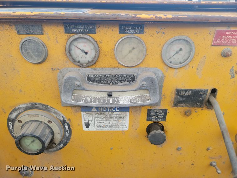 image for item ME9579 1990 Gomaco Commander III GT6300  slip form paver