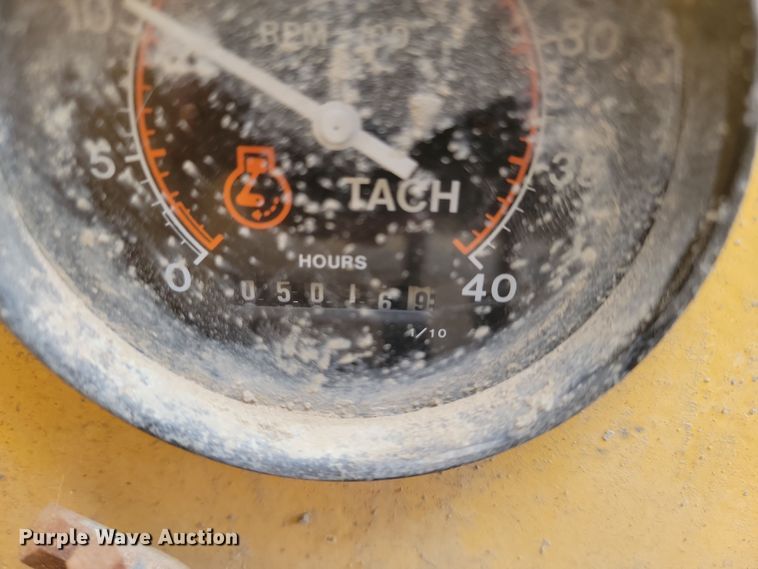 image for item ME9579 1990 Gomaco Commander III GT6300  slip form paver