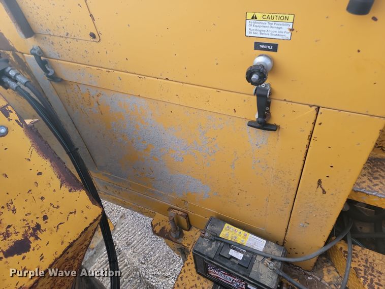 image for item ME9579 1990 Gomaco Commander III GT6300  slip form paver