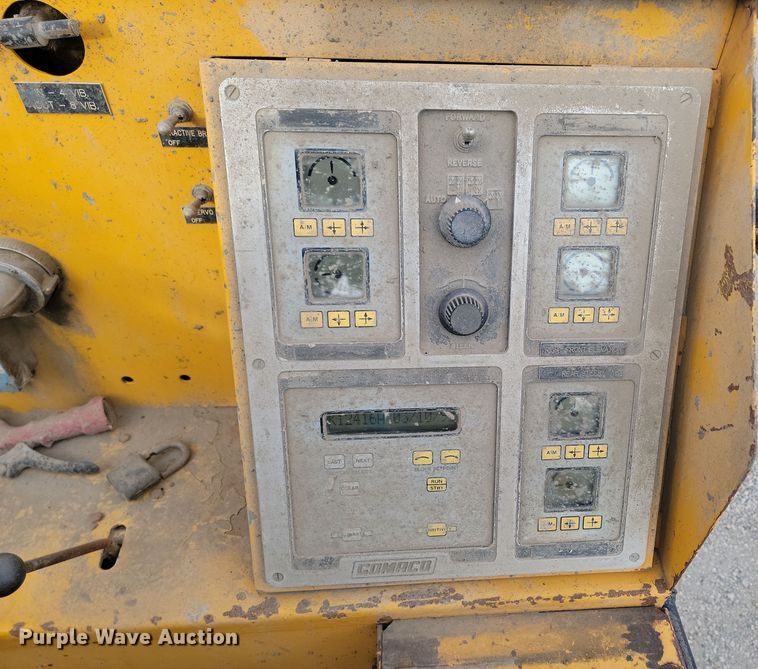 image for item ME9579 1990 Gomaco Commander III GT6300  slip form paver