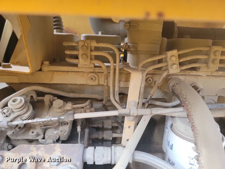 image for item ME9579 1990 Gomaco Commander III GT6300  slip form paver