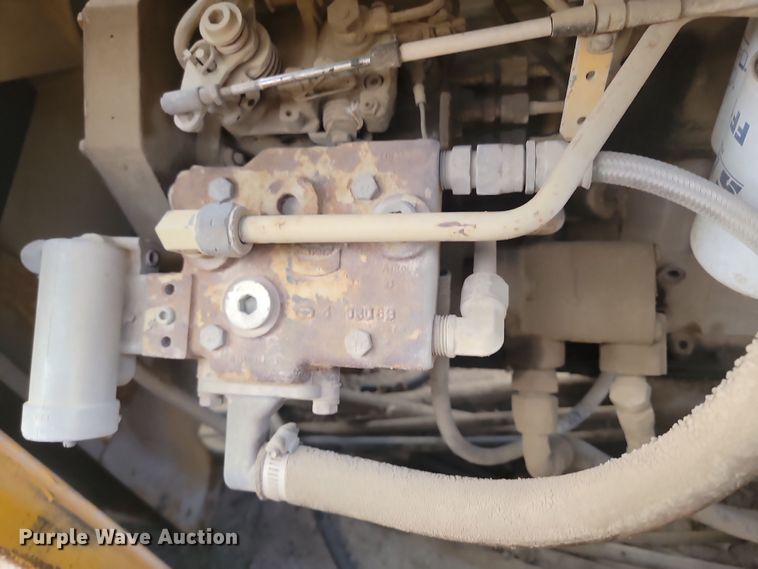 image for item ME9579 1990 Gomaco Commander III GT6300  slip form paver