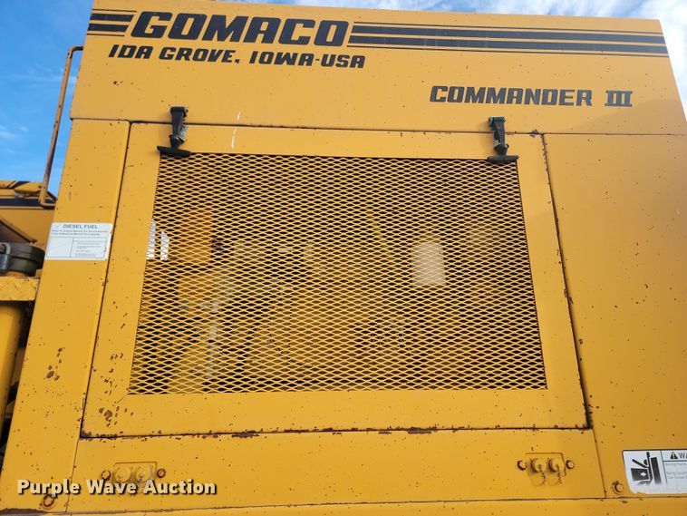image for item ME9579 1990 Gomaco Commander III GT6300  slip form paver