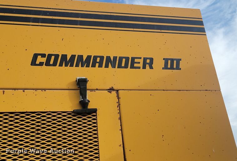 image for item ME9579 1990 Gomaco Commander III GT6300  slip form paver