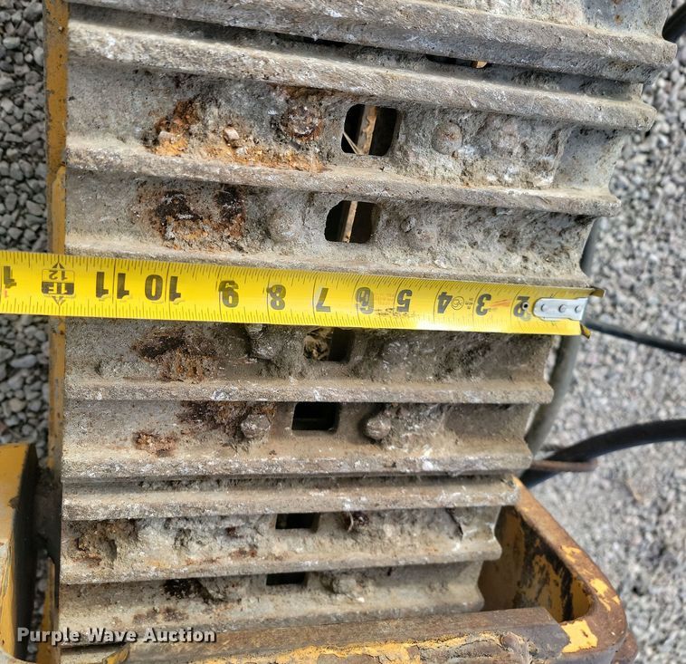 image for item ME9579 1990 Gomaco Commander III GT6300  slip form paver