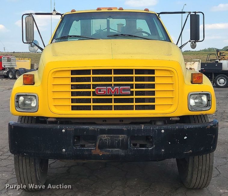image for item MG9753 2001 GMC C6500  seal coat truck