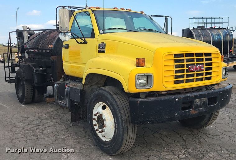 image for item MG9753 2001 GMC C6500  seal coat truck