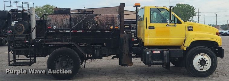 image for item MG9753 2001 GMC C6500  seal coat truck