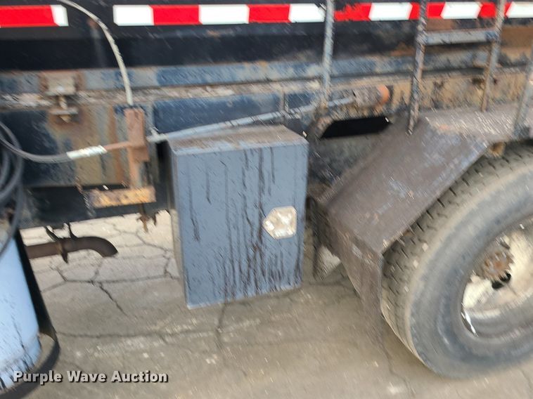 image for item MG9753 2001 GMC C6500  seal coat truck