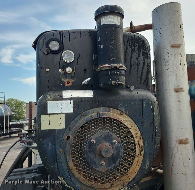 image for item MG9753 2001 GMC C6500  seal coat truck