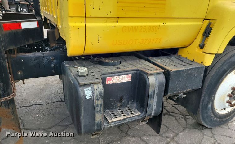 image for item MG9753 2001 GMC C6500  seal coat truck