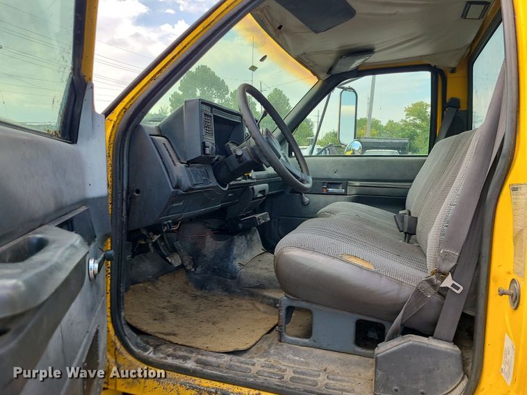 image for item MG9753 2001 GMC C6500  seal coat truck