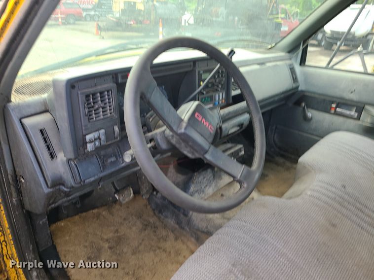 image for item MG9753 2001 GMC C6500  seal coat truck