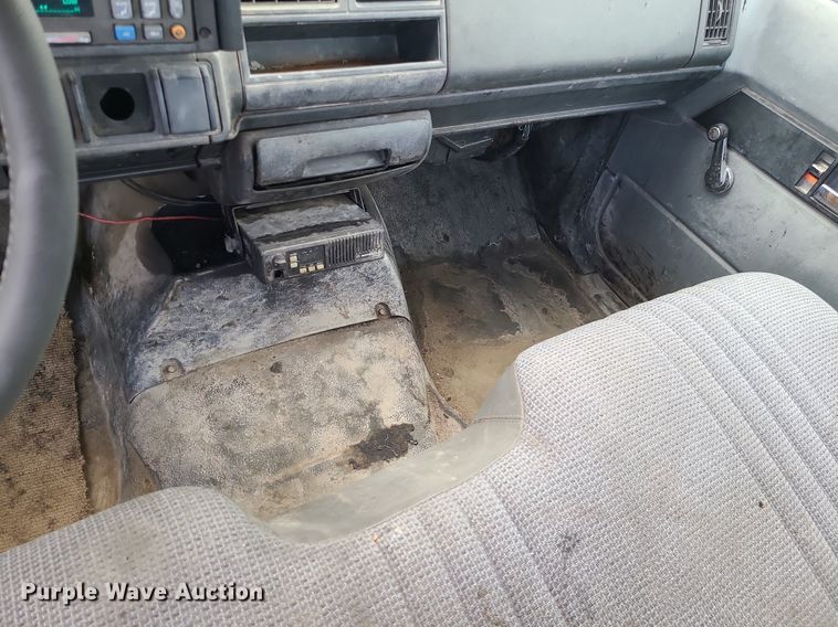 image for item MG9753 2001 GMC C6500  seal coat truck