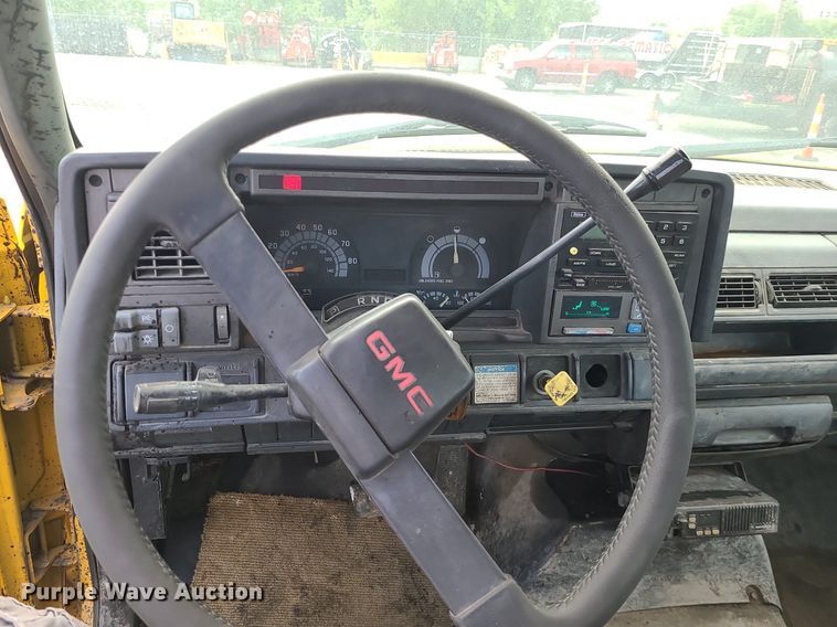 image for item MG9753 2001 GMC C6500  seal coat truck