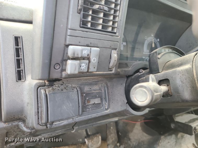 image for item MG9753 2001 GMC C6500  seal coat truck