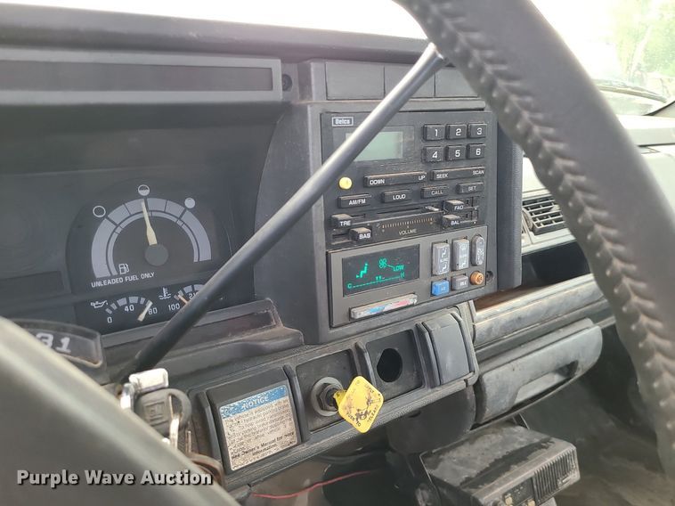 image for item MG9753 2001 GMC C6500  seal coat truck